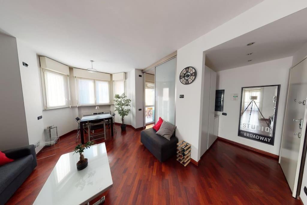Apartment+Garage Near Novegro Exhibition/Linate Segrate Dış mekan fotoğraf