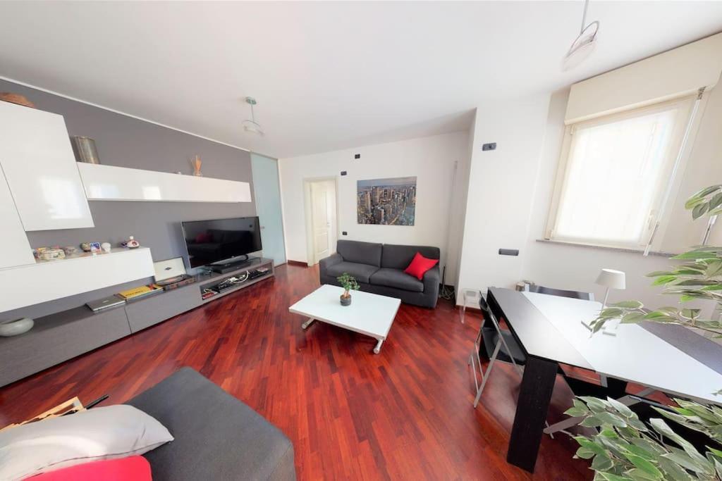 Apartment+Garage Near Novegro Exhibition/Linate Segrate Dış mekan fotoğraf